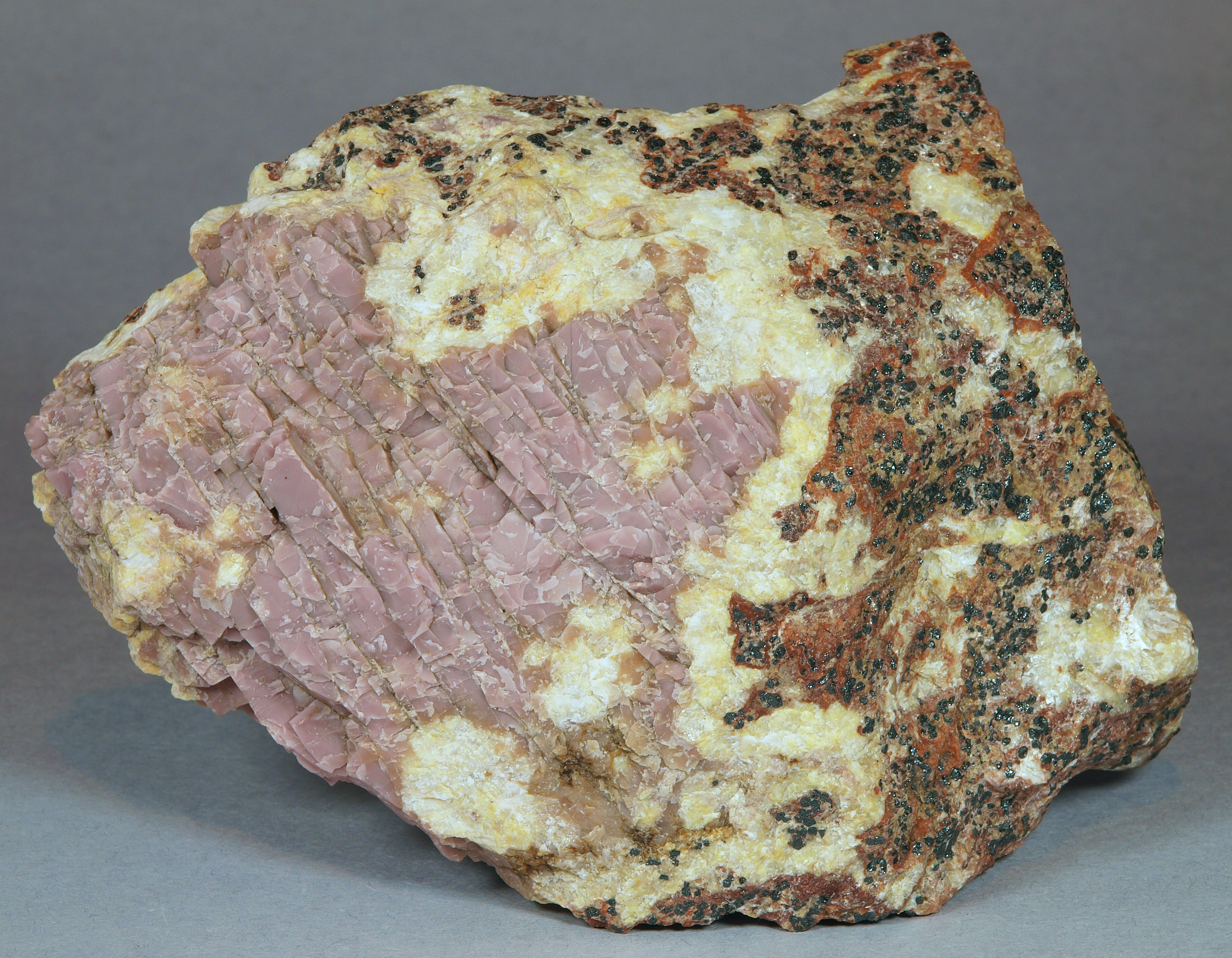 Pinkish-lavender, cherty sussexite, calcite, franklinite, Sterling mine, Ogdensburg