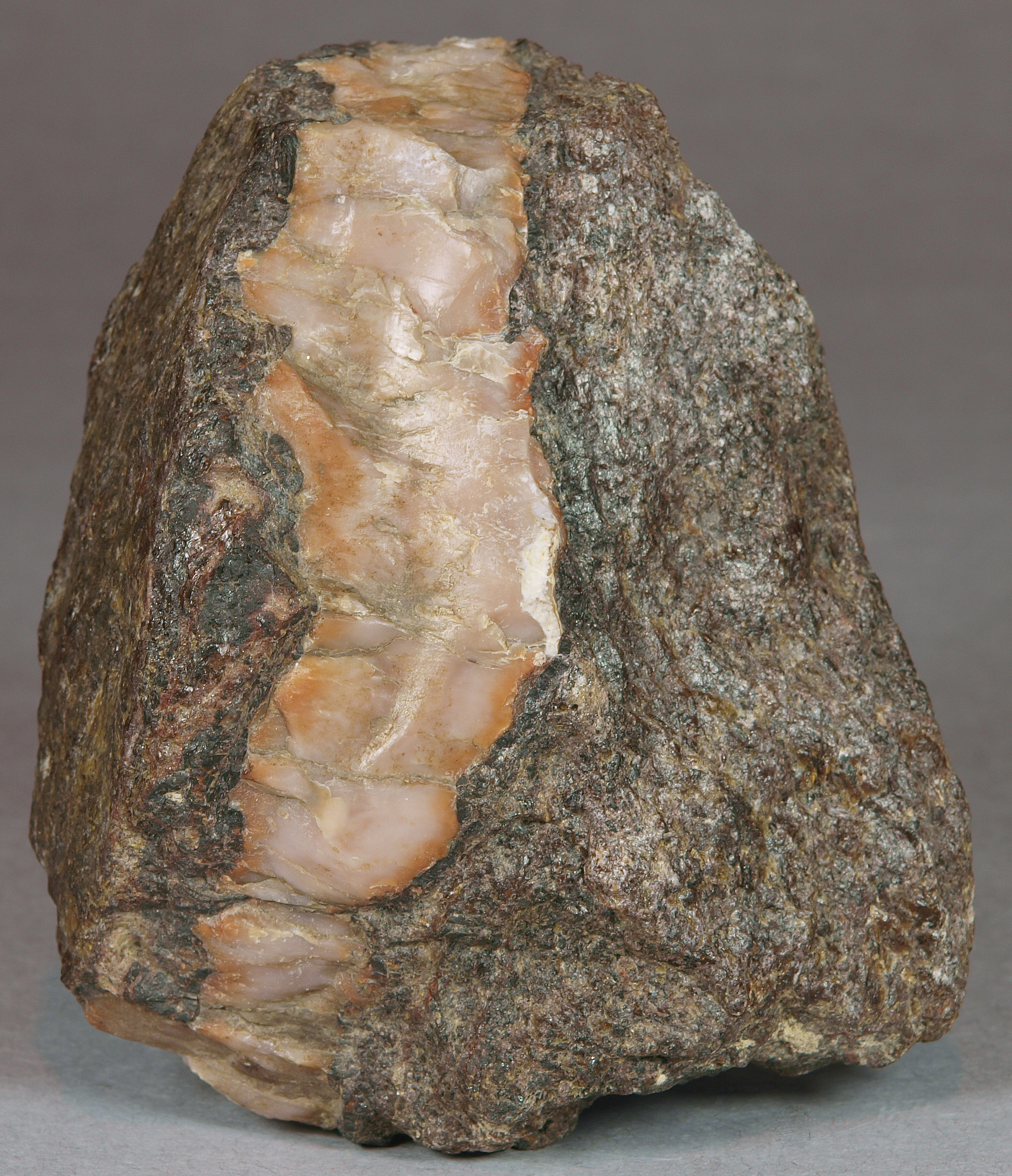 Vein of dull pinkish-lavender sussexite, franklinite-willemite ore, Sterling mine, Ogdensburg