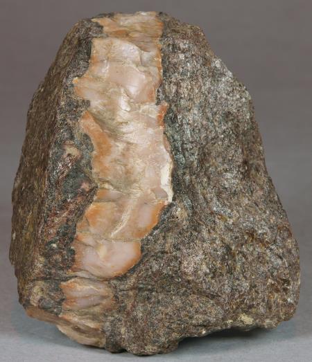 Vein of dull pinkish-lavender sussexite, franklinite-willemite ore, Sterling mine, Ogdensburg