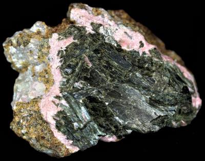 Actinolite, rhodonite, willemite and andradite garnet from Franklin New Jersey