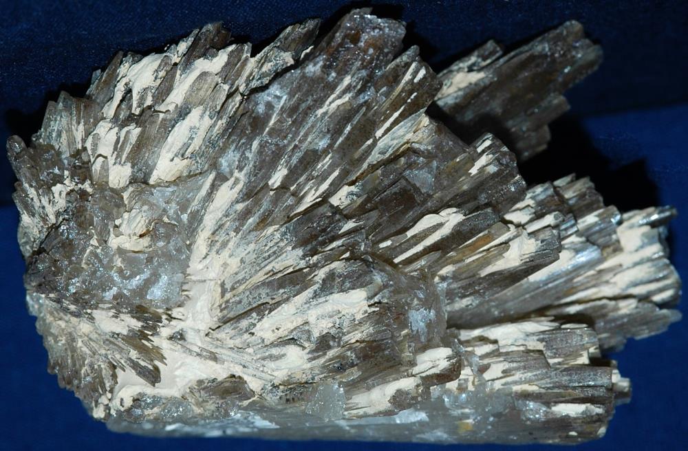 Aragonite crystals on matrix from the Sterling Hill Mine