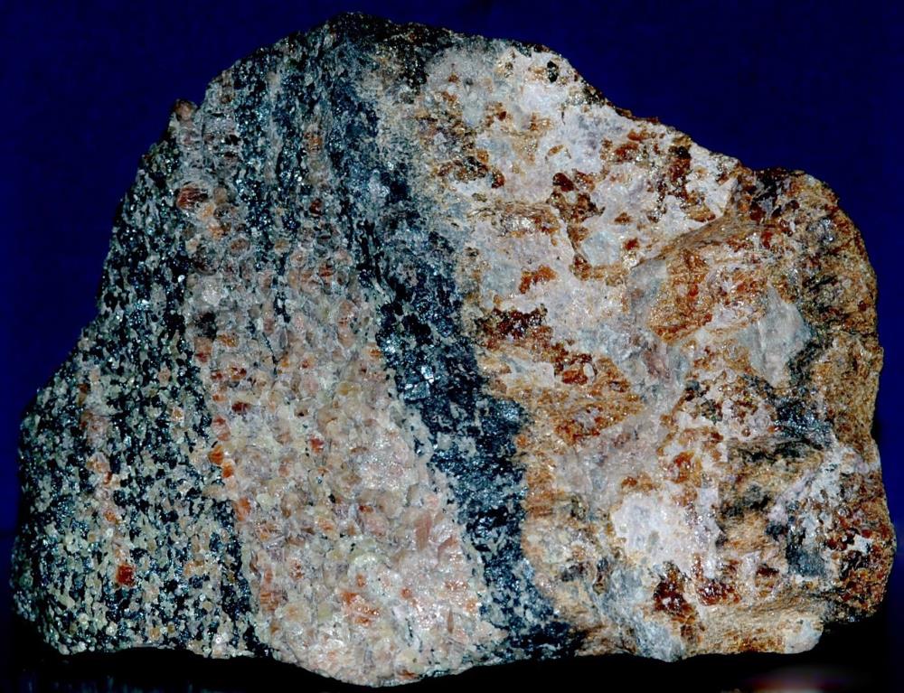 Barysilite, franklinite, andradite garnet and willemite from Franklin, NJ