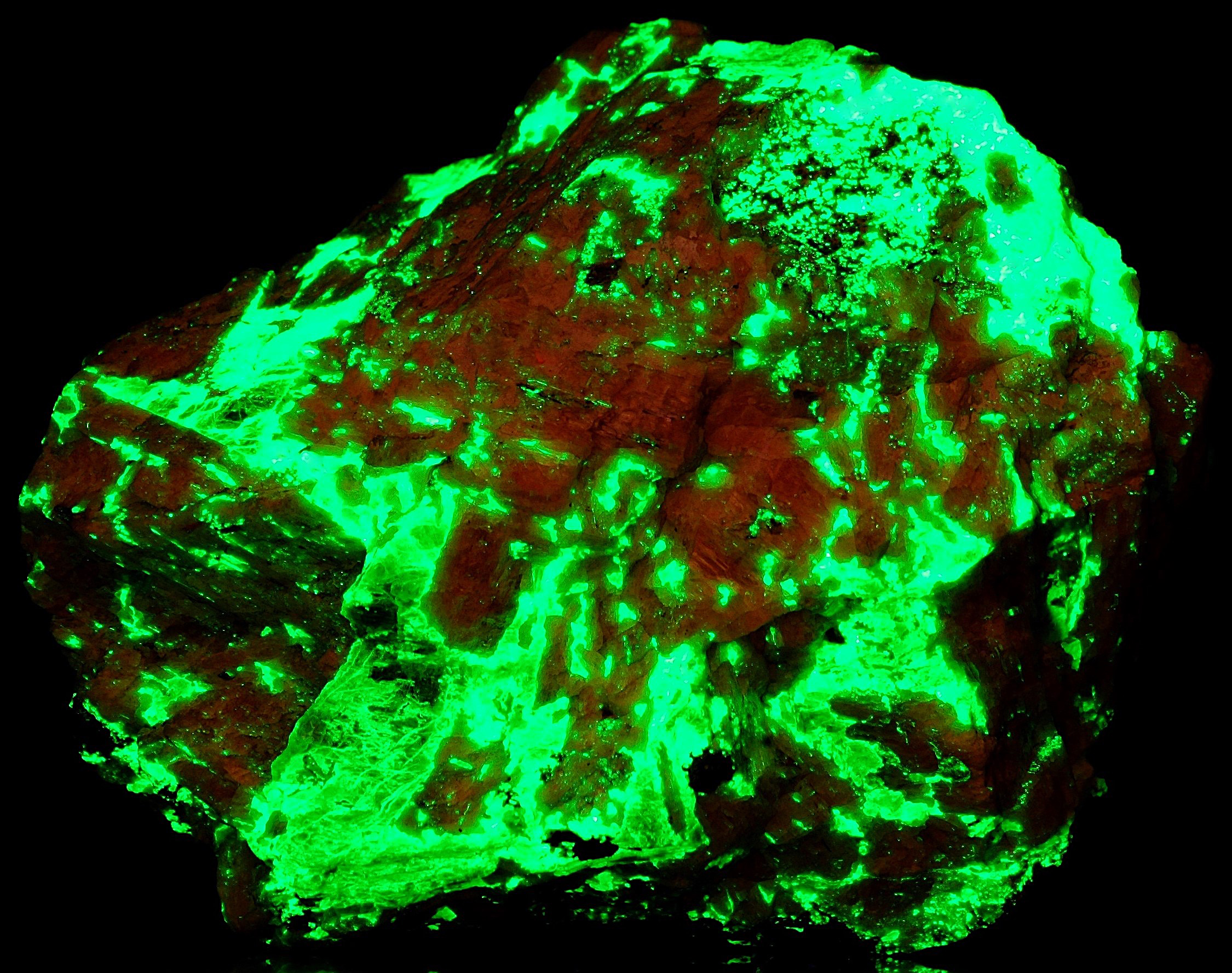 Bustamite, willemite and minor franklinite, from Franklin, NJ under longwave UV Light