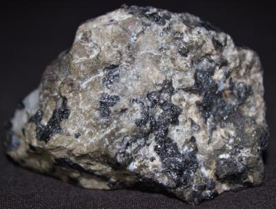 Cuspidine, calcite, willemite, and franklinite from Franklin, NJ