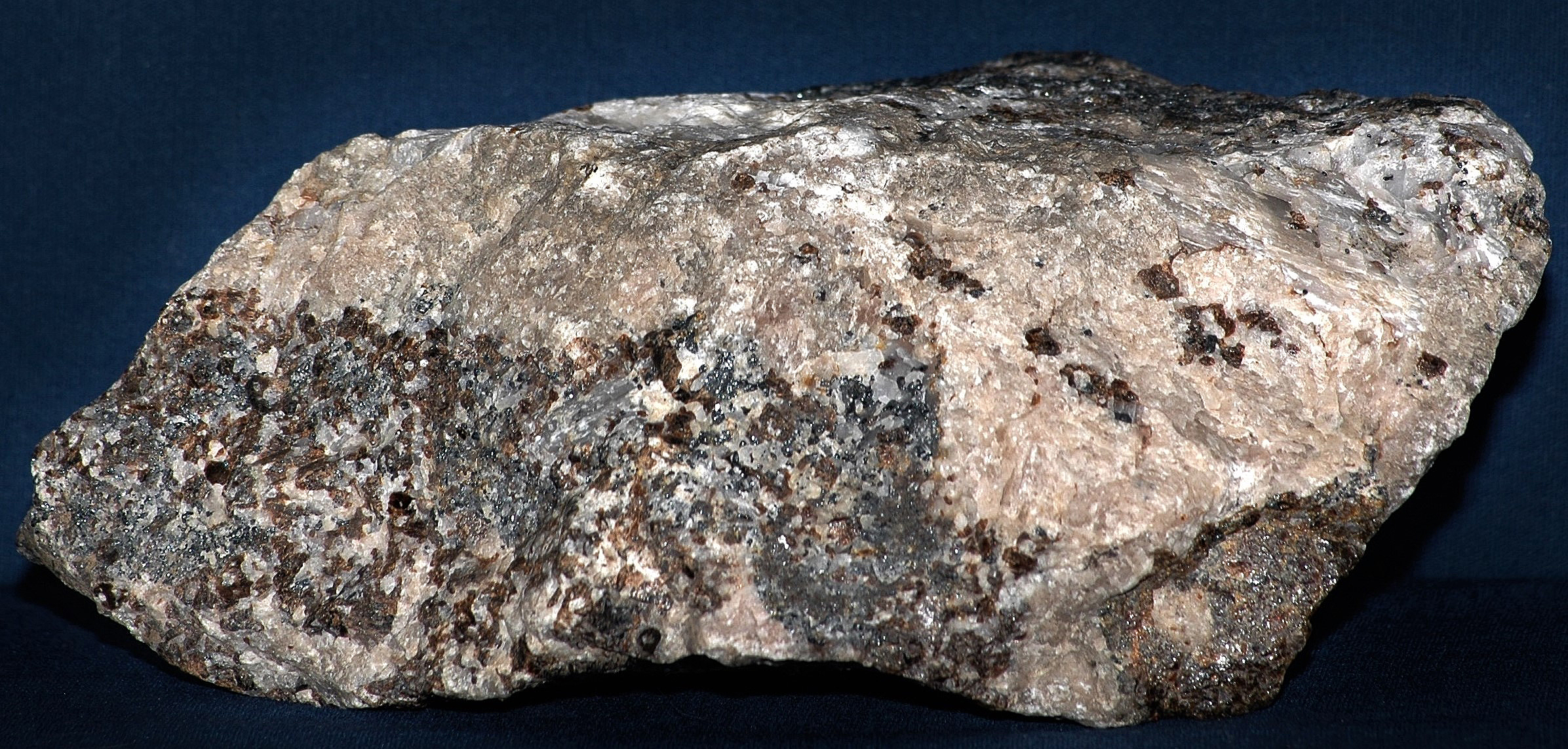 Hardystonite, clinohedrite, willemite, calcite, garnet and franklinite from Franklin, NJ