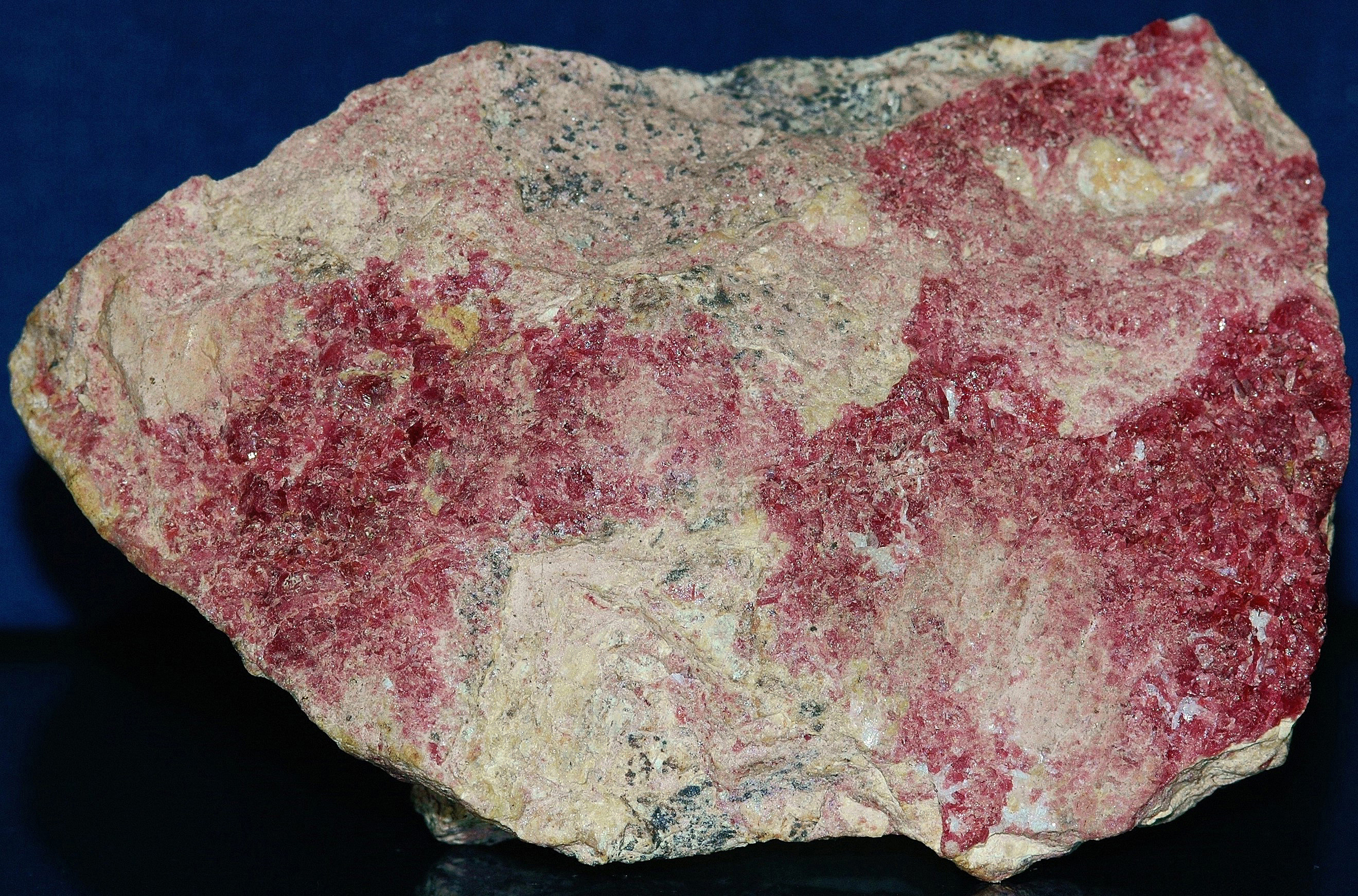Leucophoenicite (gemmy), calcite, and minor franklinite from Franklin, NJ