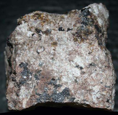 Nasonite, prehnite, clinohedrite, willemite, xonotlite, hancockite, hendricksite, andradite garnet, franklinite