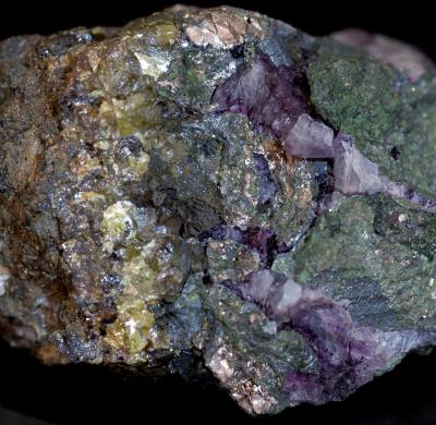 Nickeline, pimelite, fluorite and sphalerite from Franklin, NJ