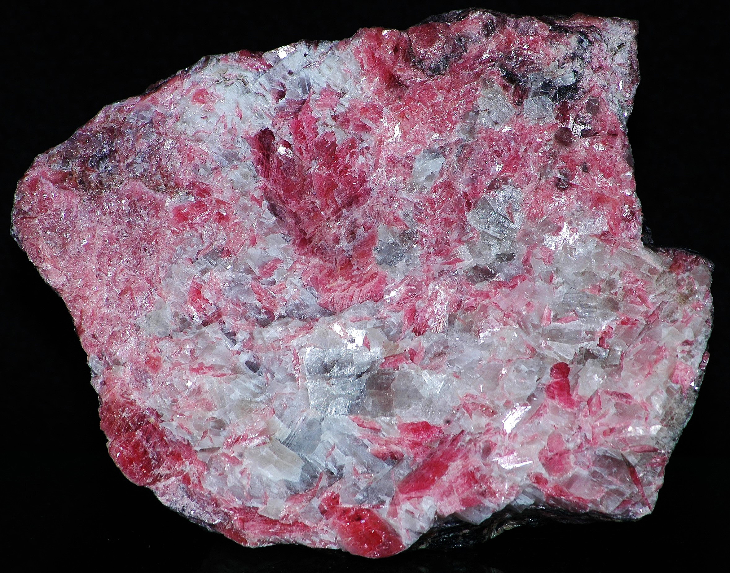 Bladed rhodonite, calcite and minor franklinite from Franklin, NJ