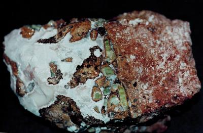Roeblingite, clinohedrite, ganophyllite, willemite crystals and hancockite from Franklin, NJ