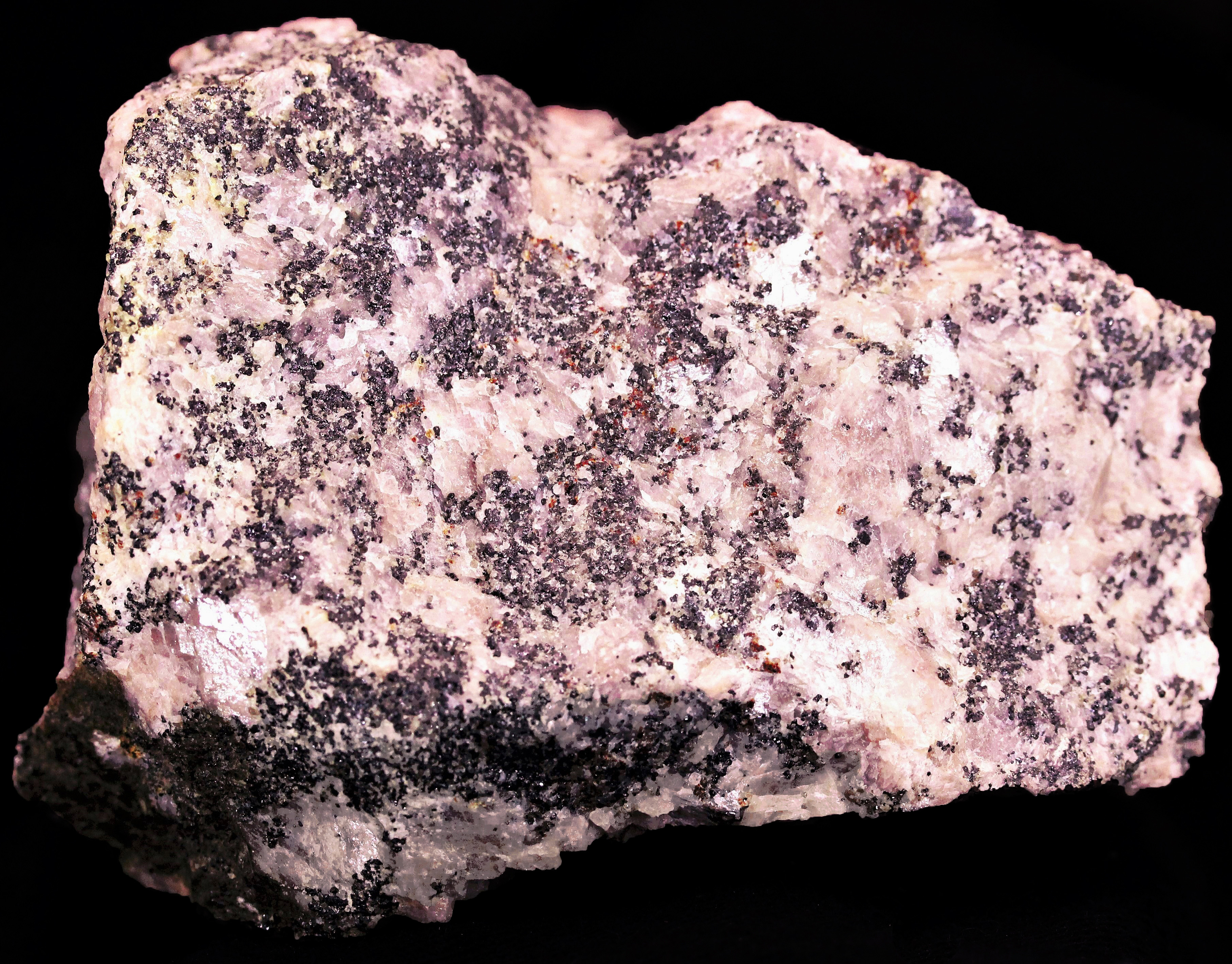 Sphalerite variety cleiophane, willemite, calcite, franklinite, and minor zincite from Franklin, NJ