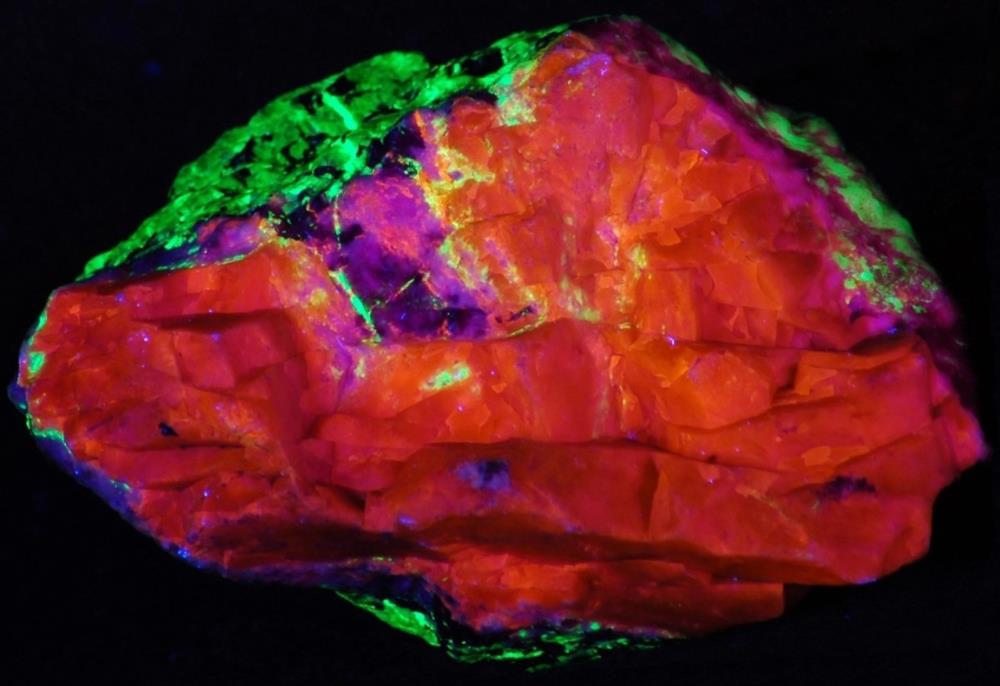 Sphalerite, willemite, franklinite and minor calcite, from Franklin, NJ. under midwave UV Light