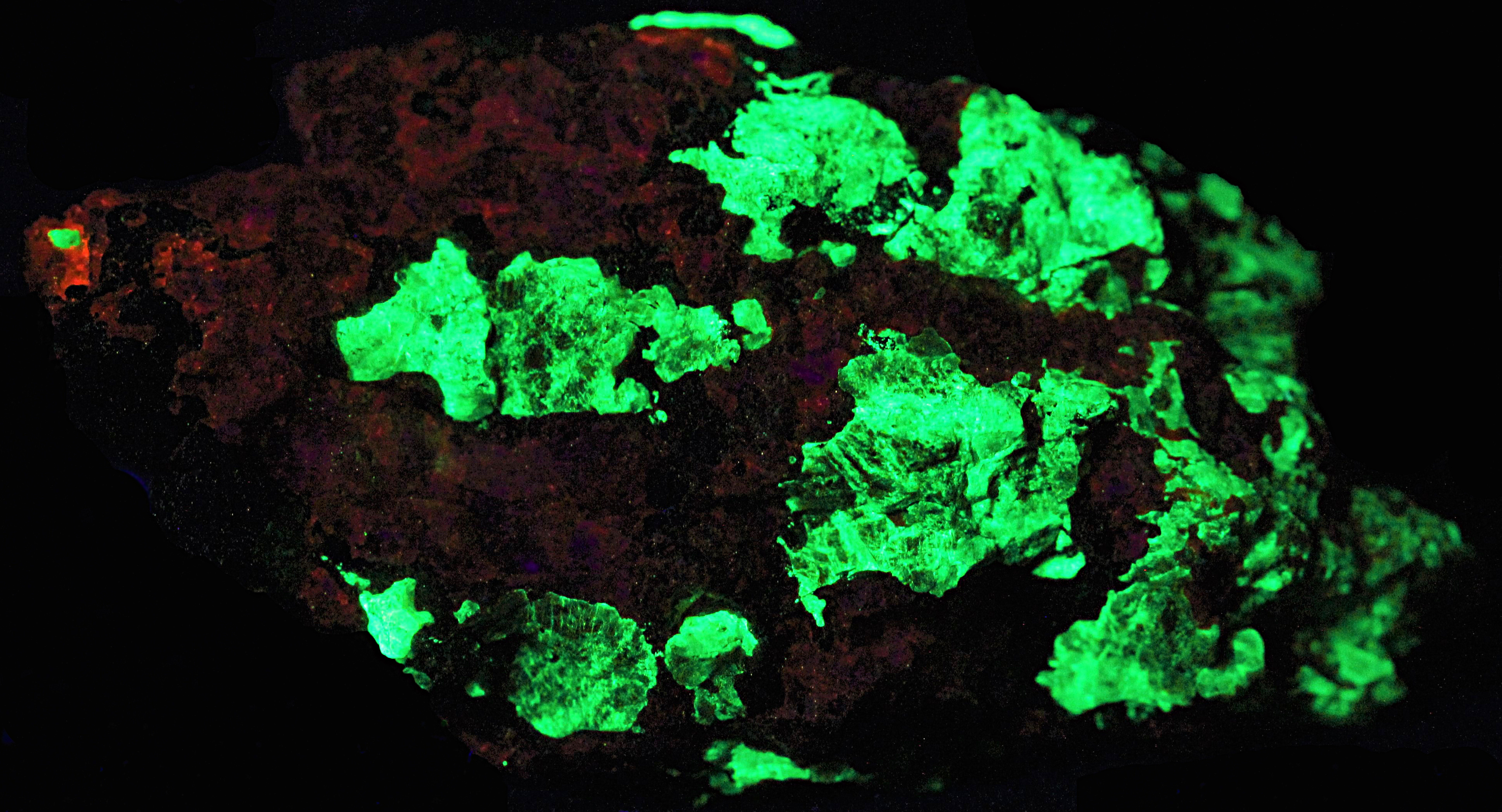 Sphalerite, red willemite and franklinite from Sterling Hill Mine, Ogdensburg, NJ under shortwave UV Light