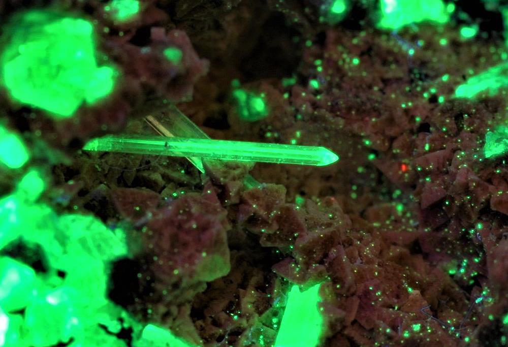 Clear willemite crystal, friedelite crystals, Sterling Hill Mine, Ogdensburg, NJ under shortwave UV Light