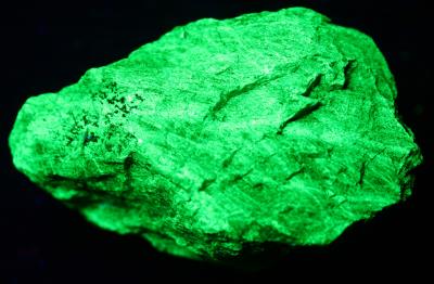 Black willemite, Sterling Hill Mine "cross-member" under shortwave UV Light