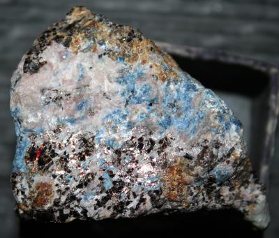 Cyprine (blue), willemite, calcite, hendricksite mica, from Franklin